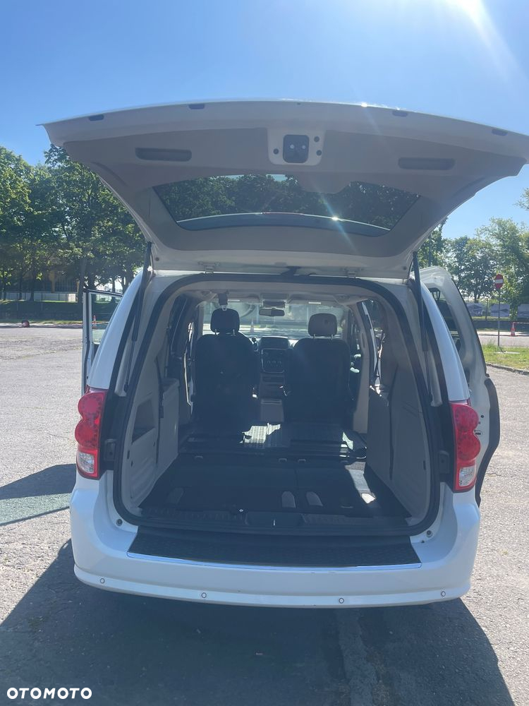 Dodge Grand Caravan - 10
