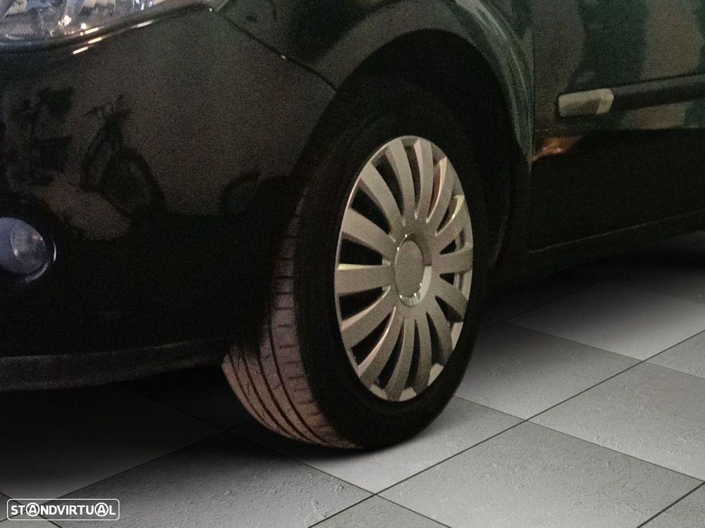 Renault Clio 1.5 dCi Dynamique S - 16