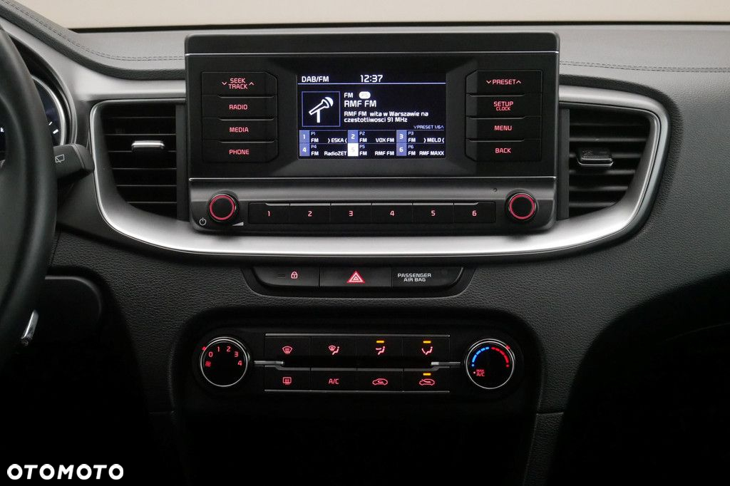 Kia Ceed - 10