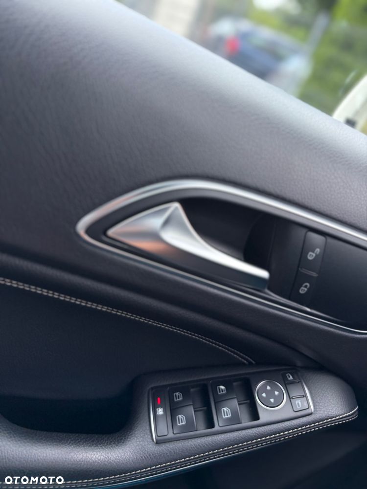 Mercedes-Benz Klasa A 180 BlueEfficiency Edition - 22