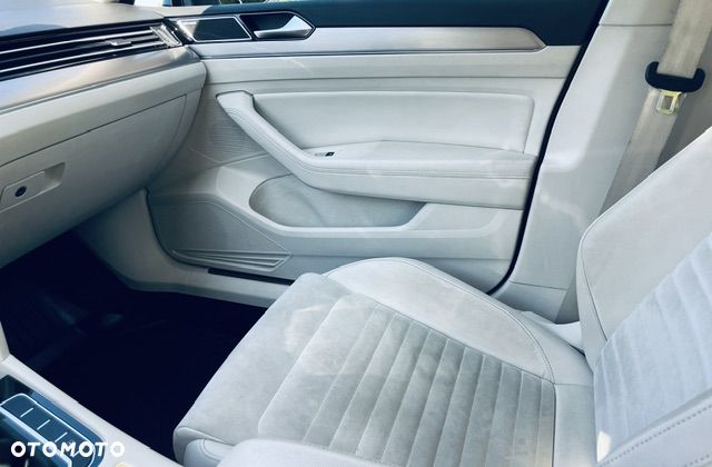 Volkswagen Passat - 20