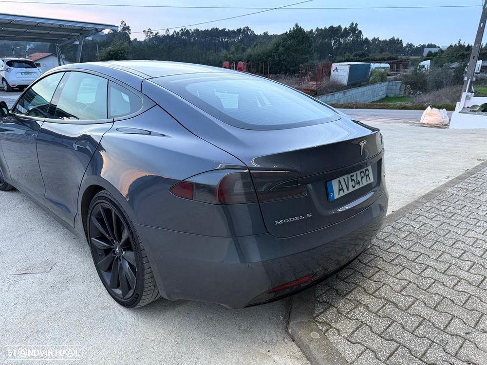Tesla Model S - 3