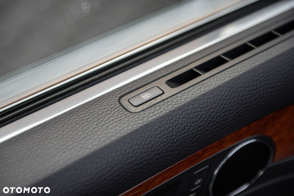 Volkswagen Phaeton - 30