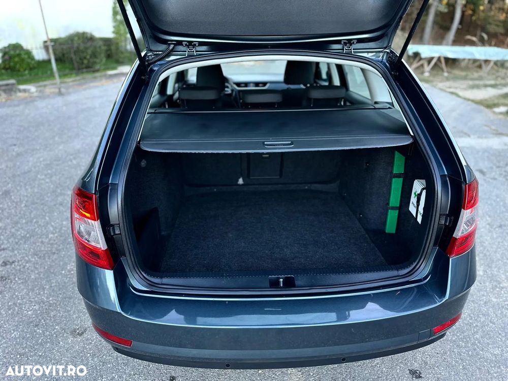 Skoda Octavia Combi Diesel 1.6 TDI Style - 16