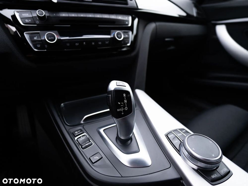 BMW 3GT 330i xDrive M Sport - 19