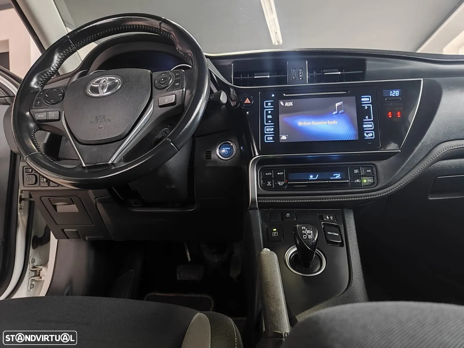 Toyota Auris Touring Sports 1.8 HSD Comfort+P.Sport - 20