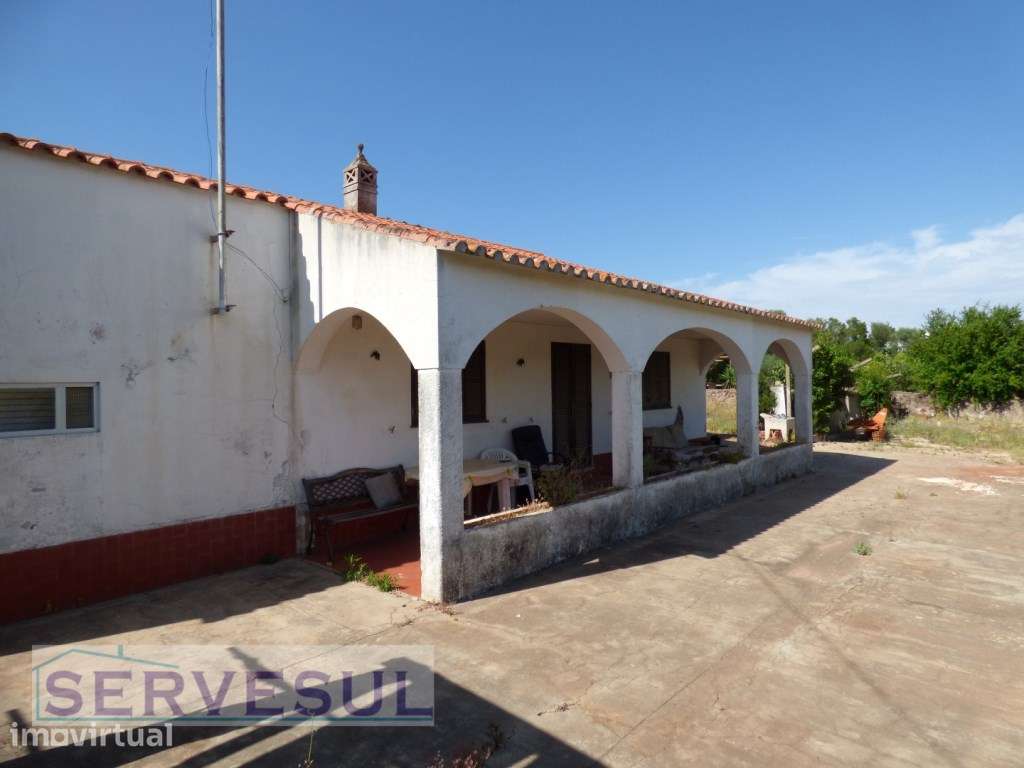 Moradia térrea com 3 quartos, inserida em terreno com área total de... - Grande imagem: 2/24