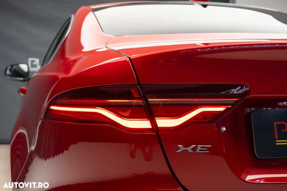 Jaguar XE 2.0 AWD Portfolio - 13
