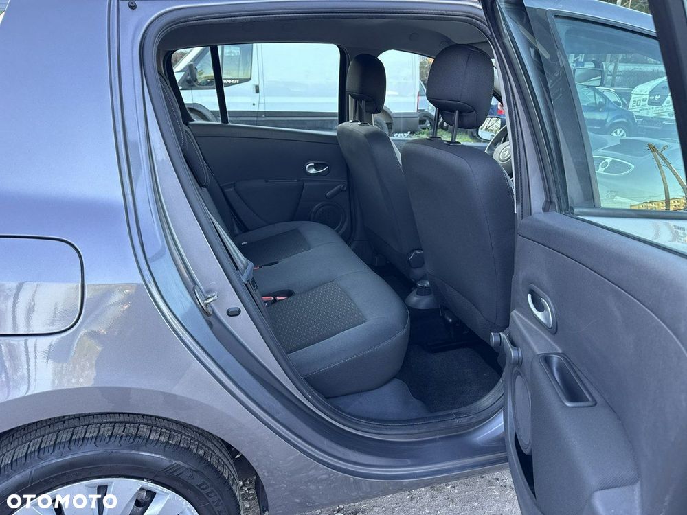 Renault Clio - 17