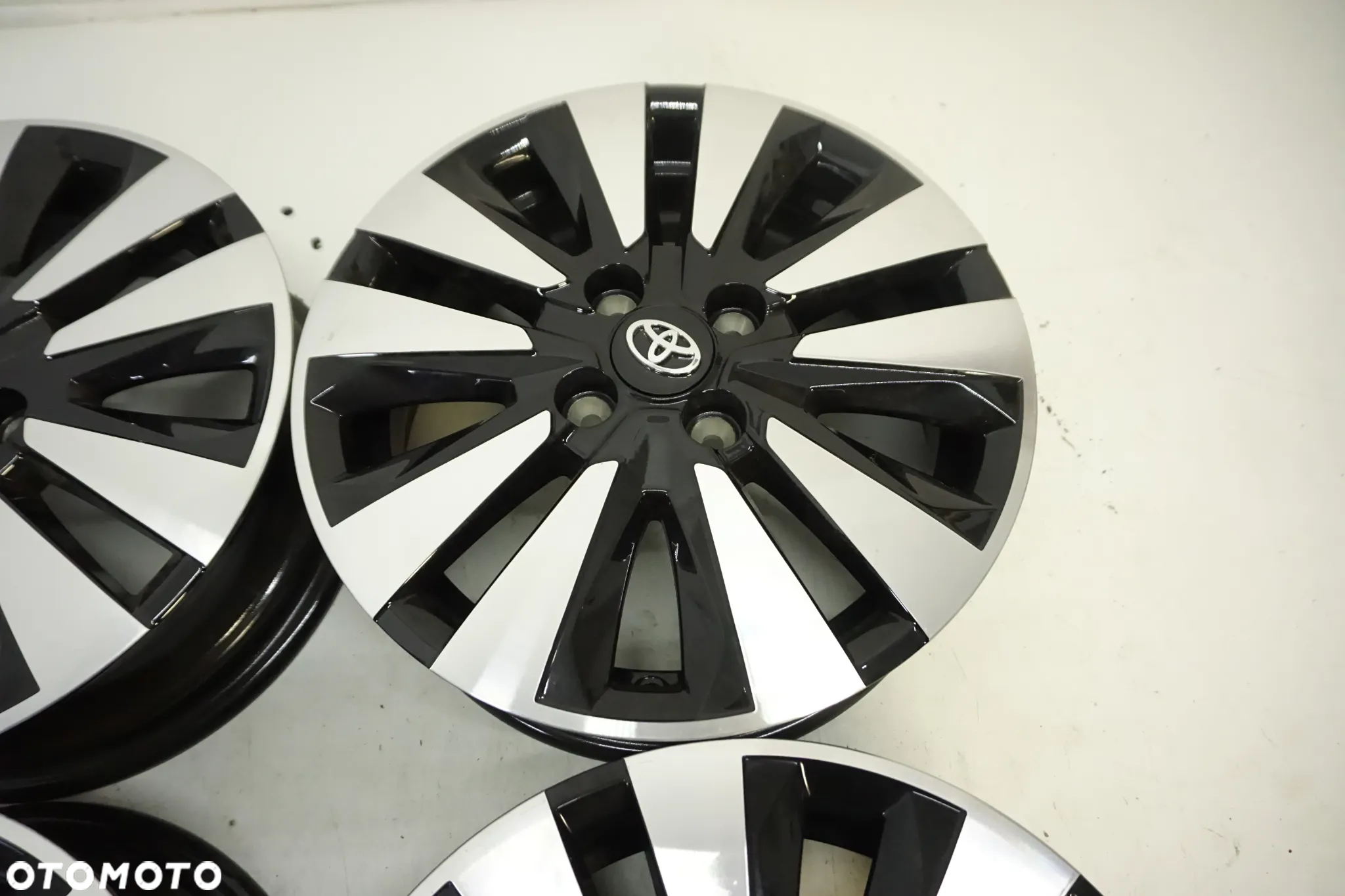 FELGI ALUMINIOWE 15 TOYOTA YARIS I-II-III COROLLA IQ AYGO CITROEN C1 PEUGEOT 108 ET39 NOWE - 3
