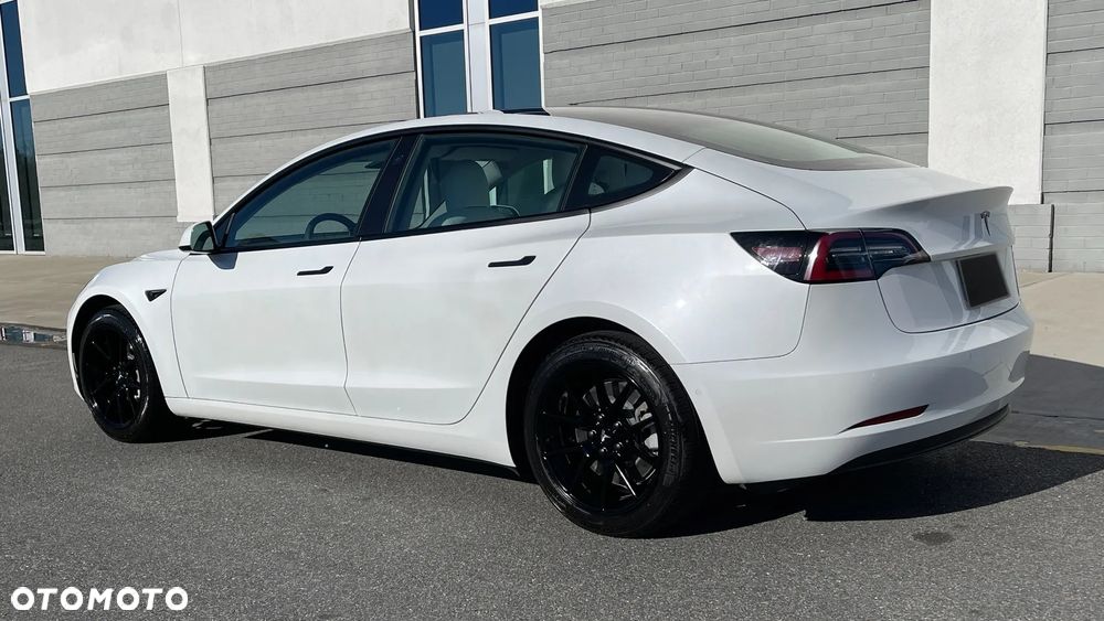 Tesla Model 3 - 5