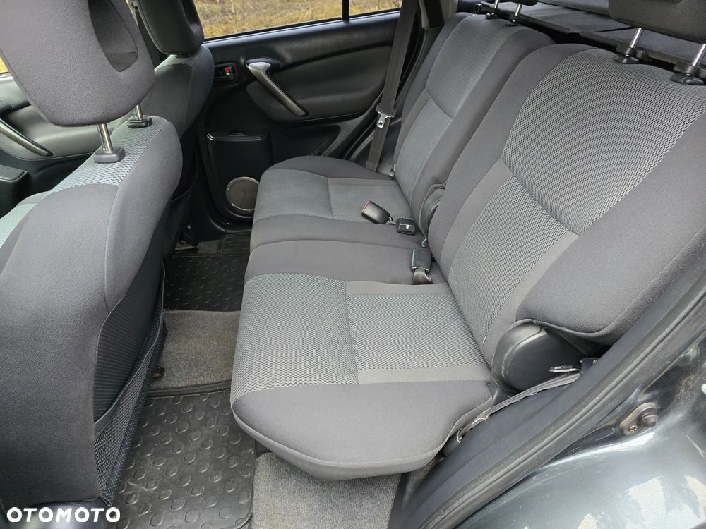 Toyota RAV4 2.0 VVT-i 4x4 - 18