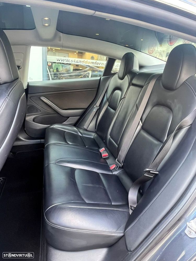 Tesla Model 3 - 32