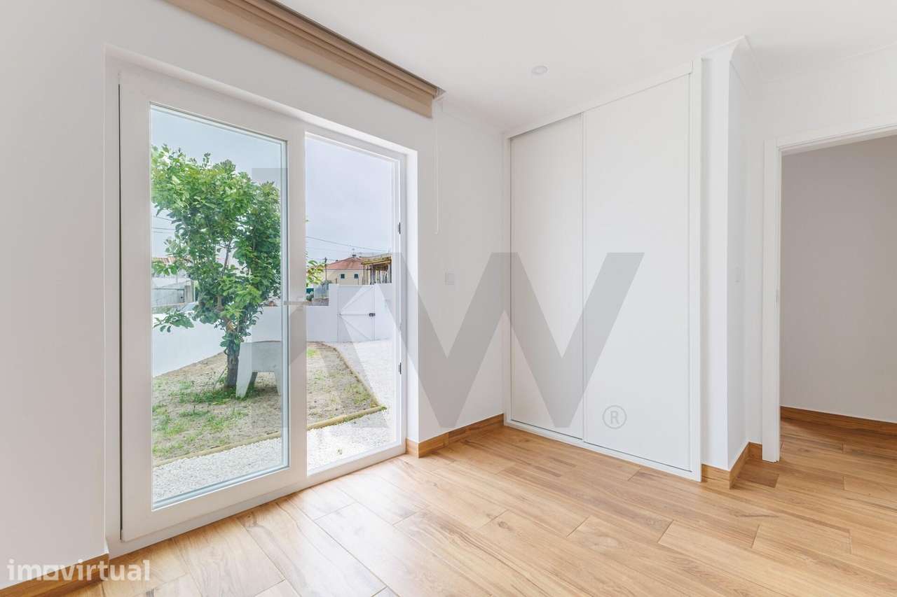 Moradia T2 Totalmente Remodelada com Logradouro | Fontanelas, Sintra - Grande imagem: 3/25