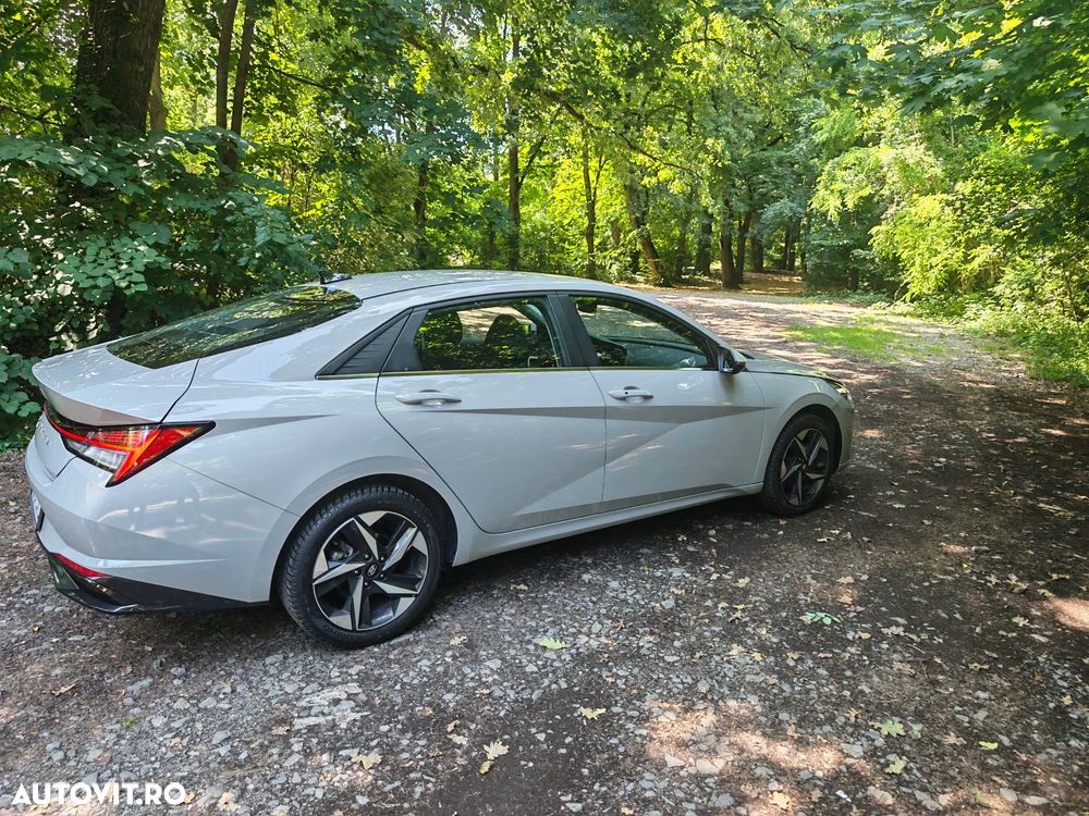 Hyundai Elantra 1.6 l 123 CP CVT Exclusive Navi - 17