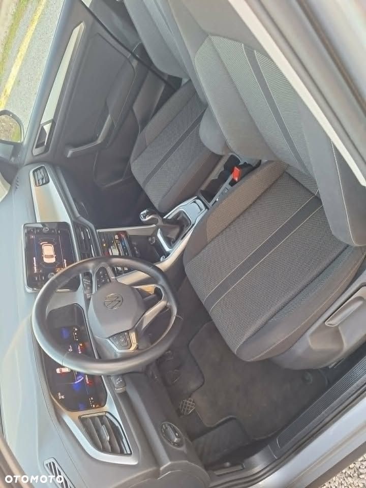 Volkswagen T-Roc - 13