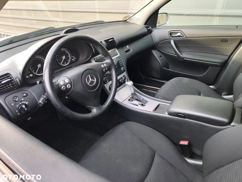 Mercedes-Benz Klasa C 180 Kompressor Automatik Avantgarde Sport Edition - 38