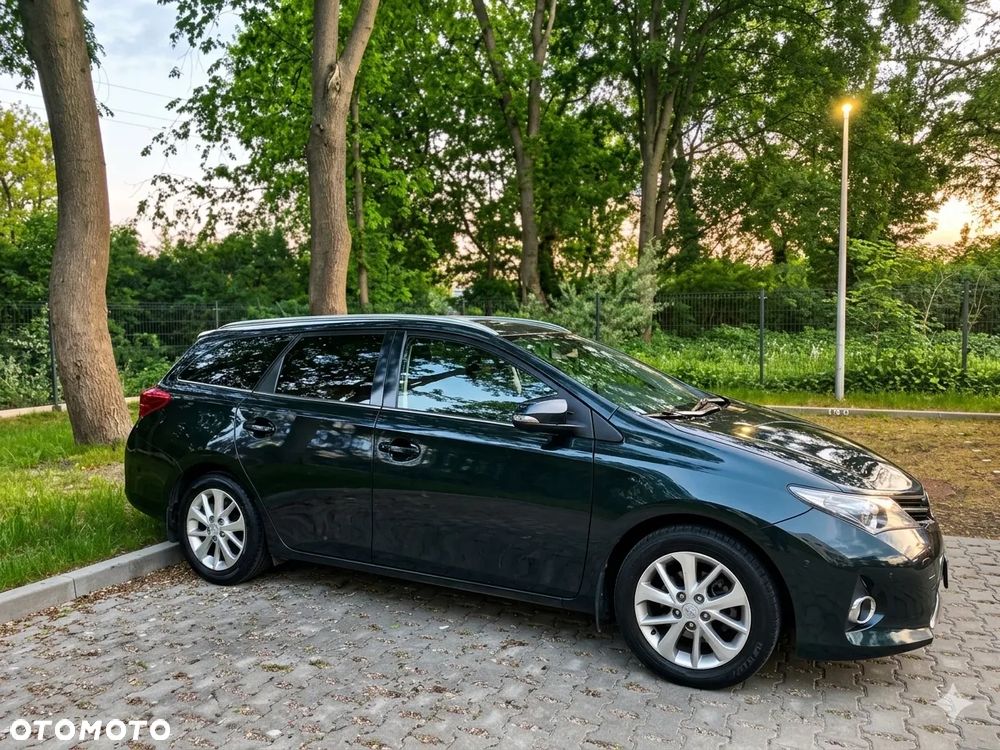 Toyota Auris 1.4 D-4D Premium Comfort - 2