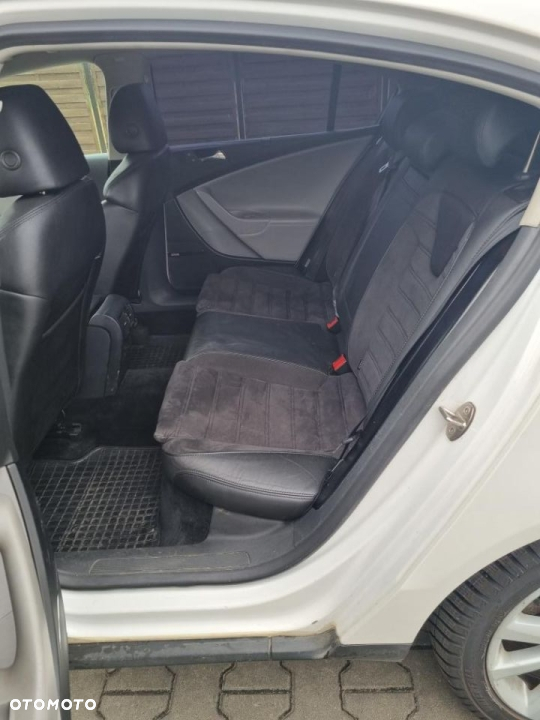 Volkswagen Passat - 12