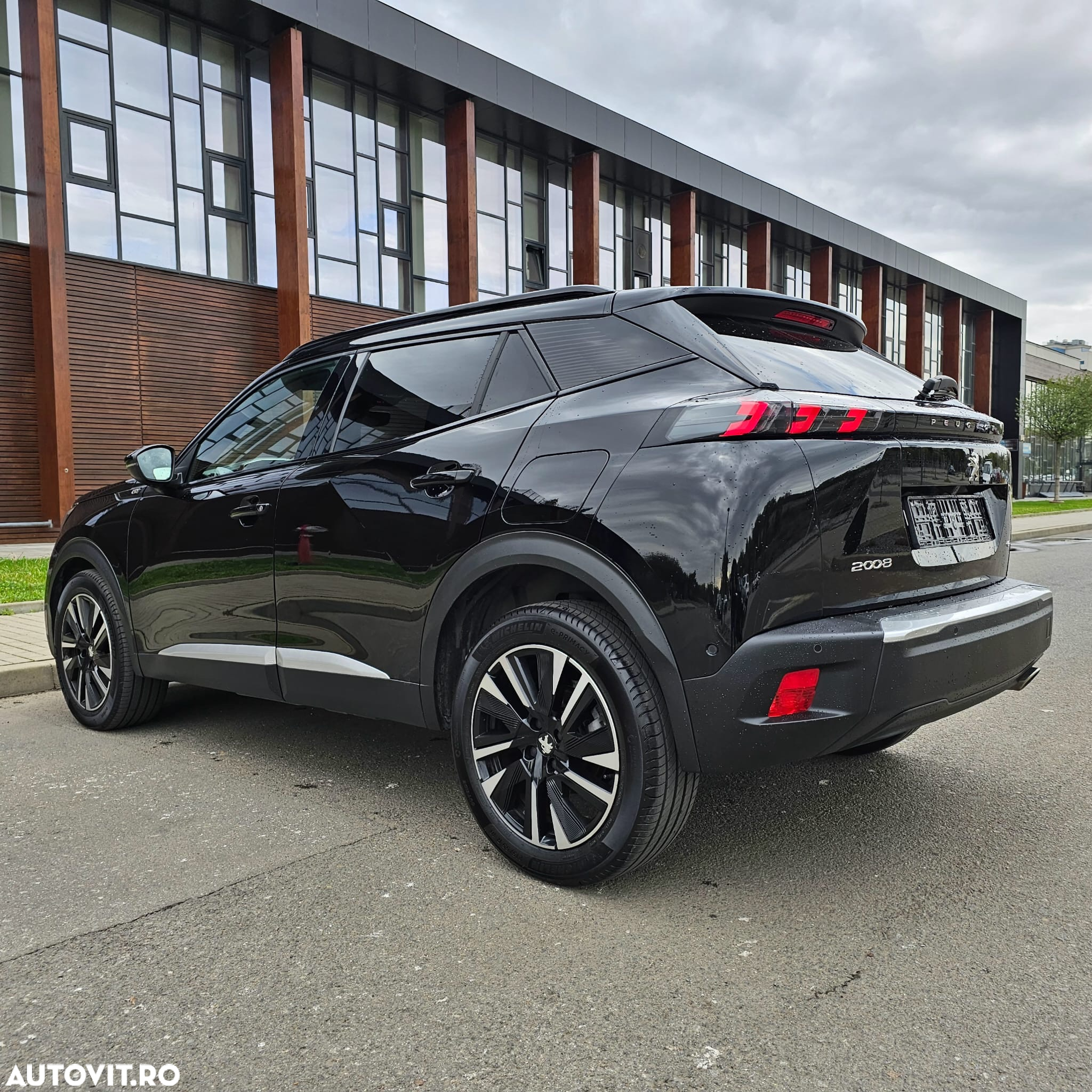 Peugeot 2008 BlueHDi 130 EAT8 GT Pack - 4