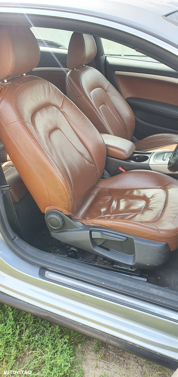 Dezmembrez Audi A5 an 2009 motor 2.7 tdi 190 cp tip CGKA CGK interior complet din piele scaun scaune fata bancheta spate cotiera plafon interior palasolar furtun intercooler carcasa filtru aer debitmetru aer turbo turbina turbosuflanta dezmembrari piese