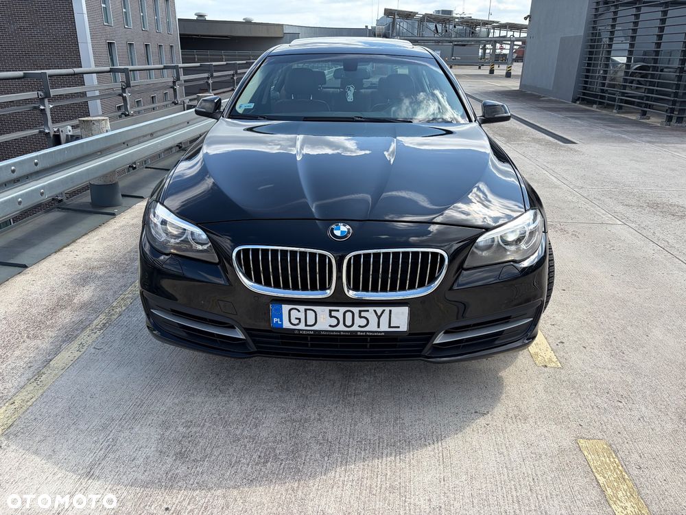 BMW Seria 5 528i Luxury Line - 2