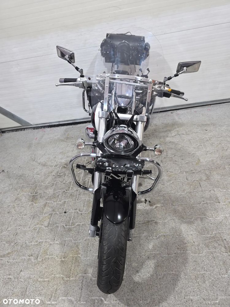 Suzuki Intruder - 18