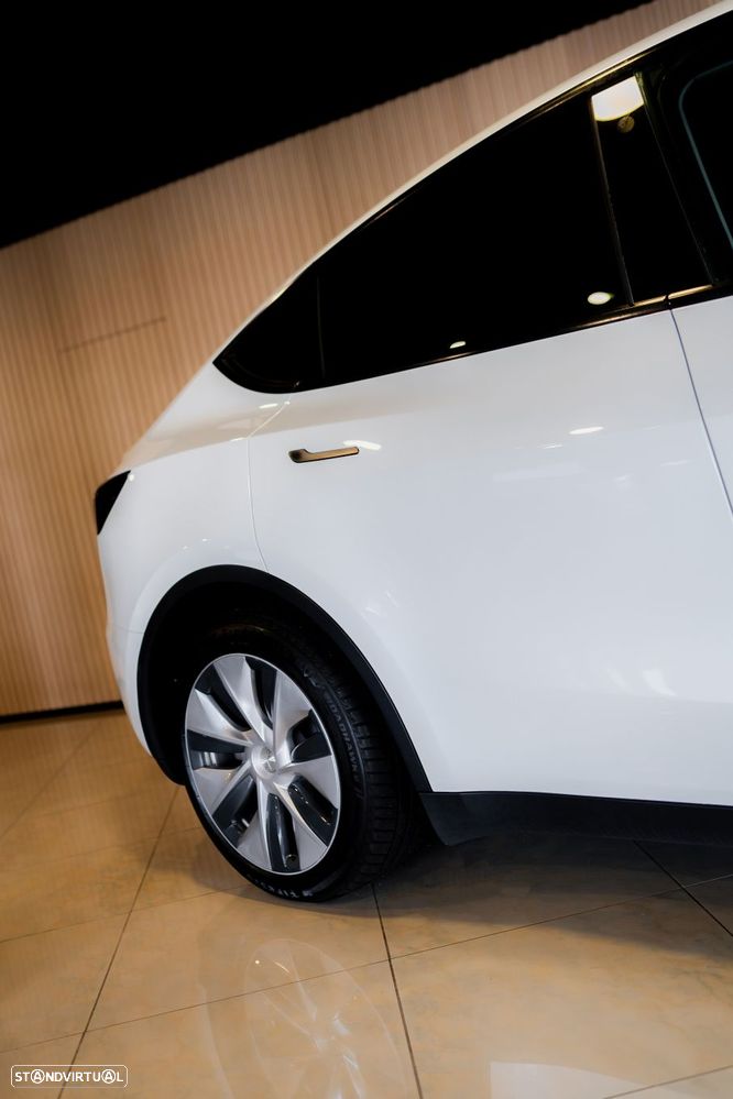 Tesla Model Y Long Range Dual Motor AWD - 10