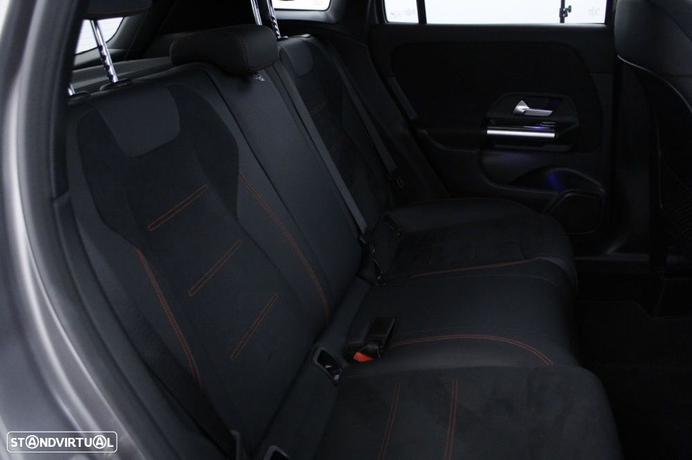 Mercedes-Benz GLA 180 d AMG Line - 16