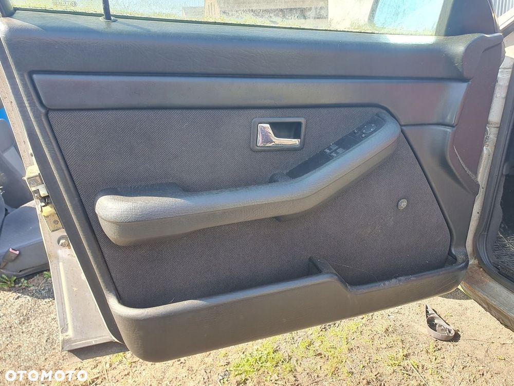 BOCZEK lewy kierowcy AUDI 100 cygaro kombi kwadraciak 1.6 1.8 benz ŁADNY - 1