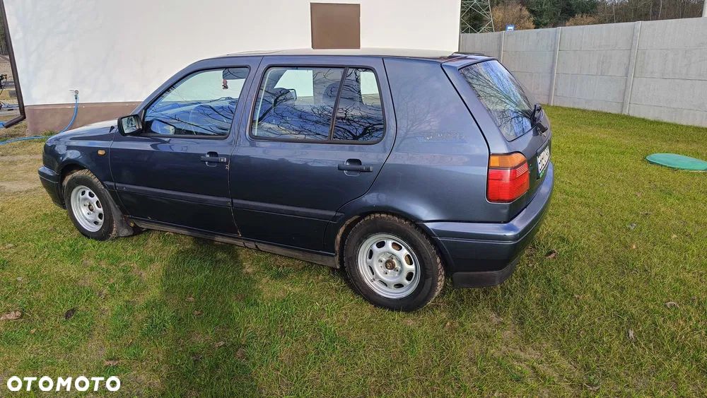 Volkswagen Golf - 2