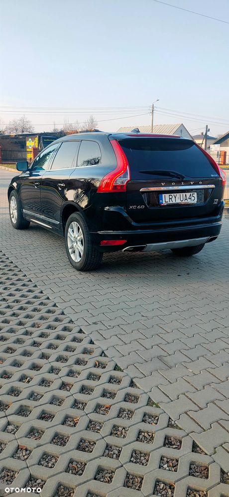 Volvo XC 60 T5 AWD Momentum - 4