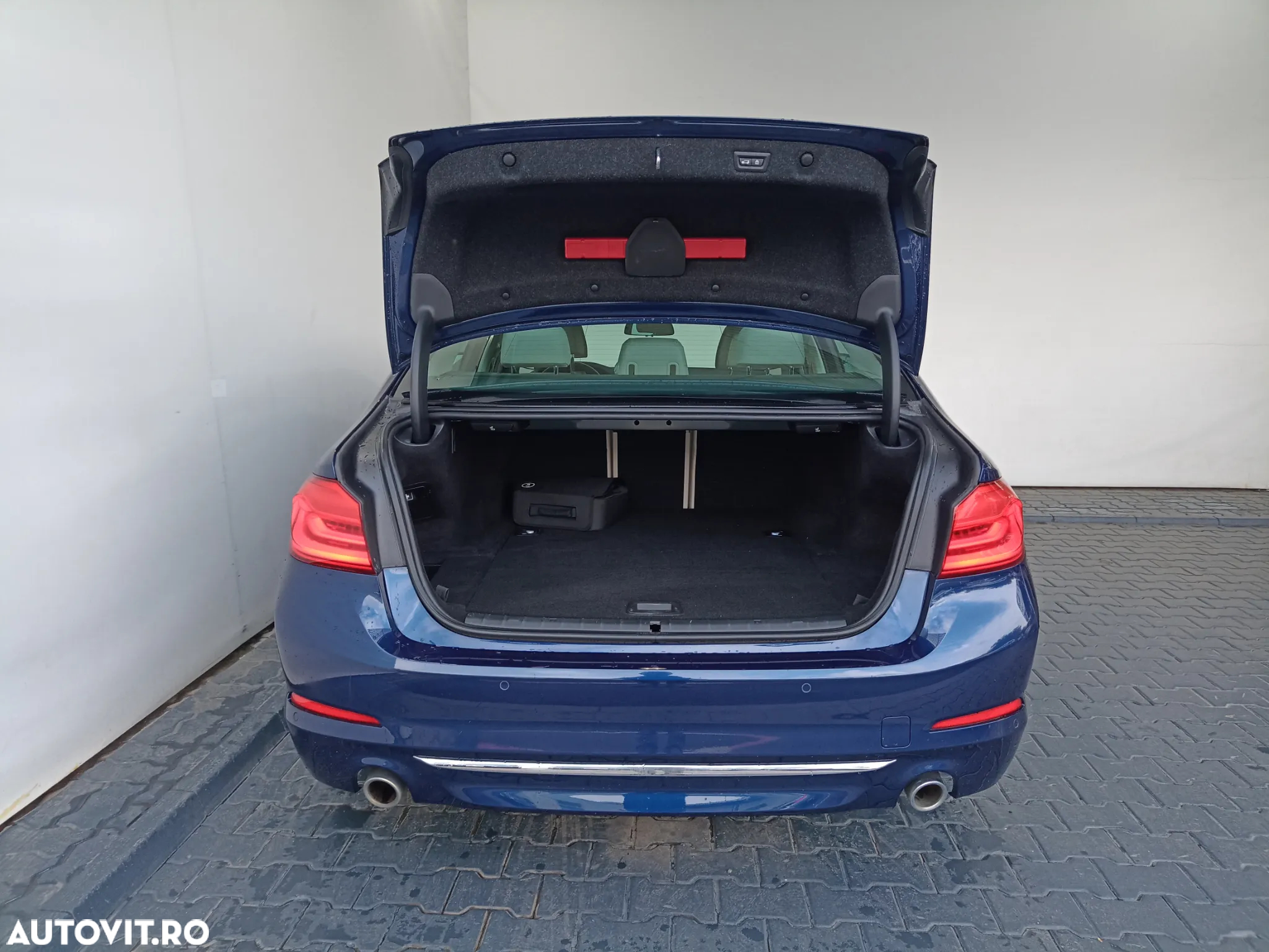 BMW Seria 5 520i Aut. Luxury Line - 33