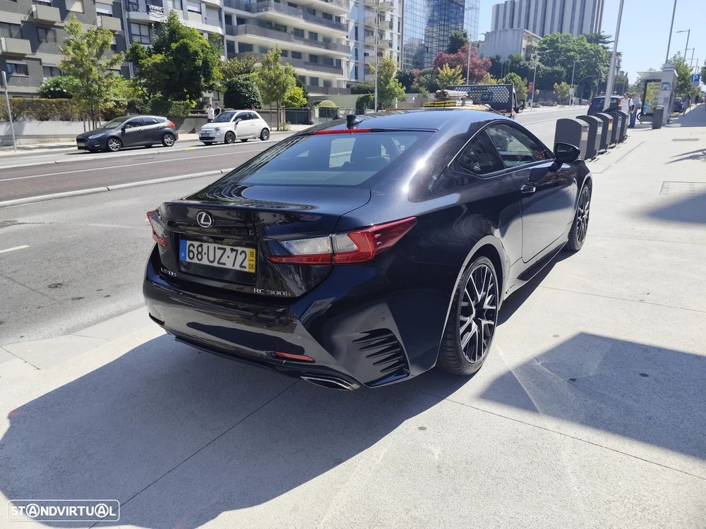 Lexus RC 300h Black Edition - 8