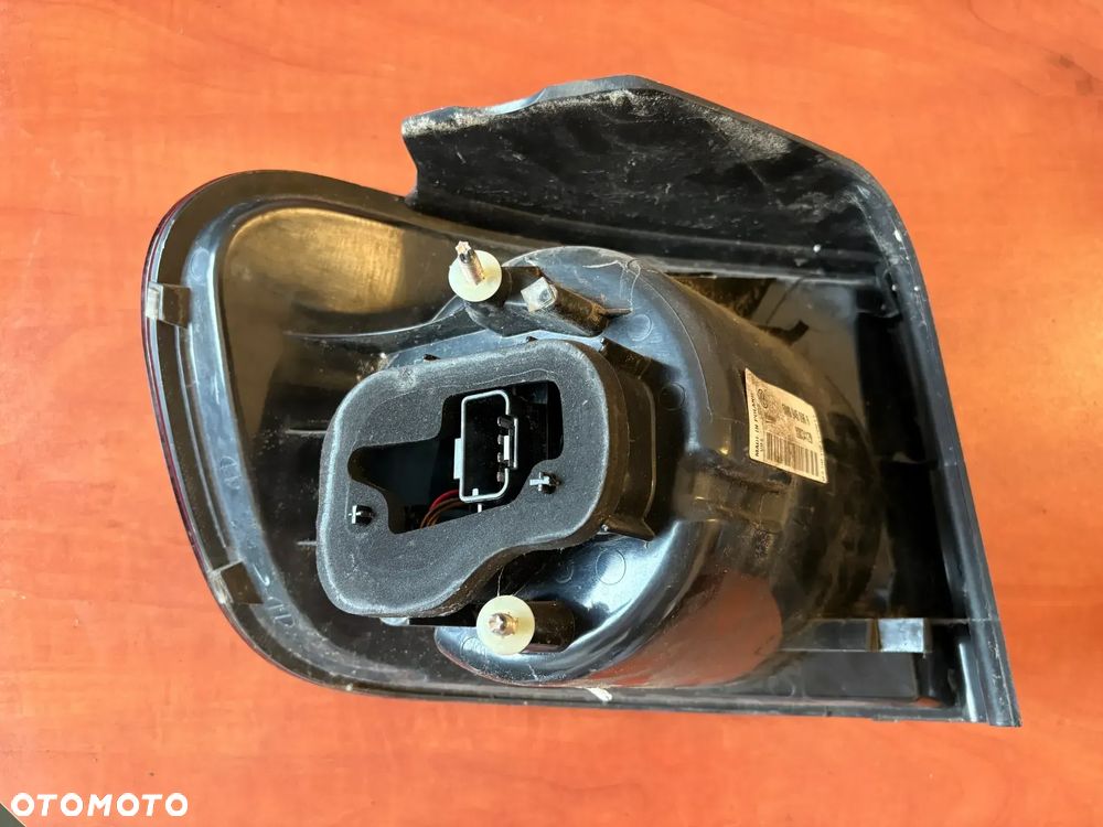 LAMPA PRAWY TYŁ VOLKSWAGEN GOLF V PLUS LIFT (2008-2014) 5M0945096R - 3