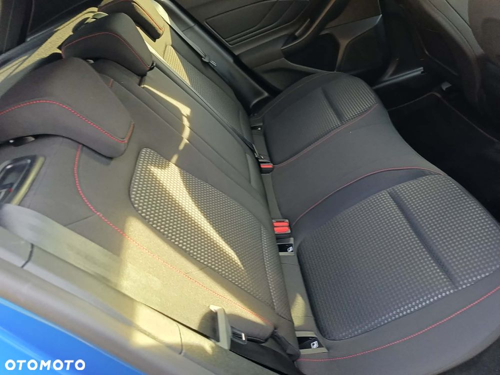 Ford Focus 1.0 EcoBoost Hybrid ST-LINE X - 32