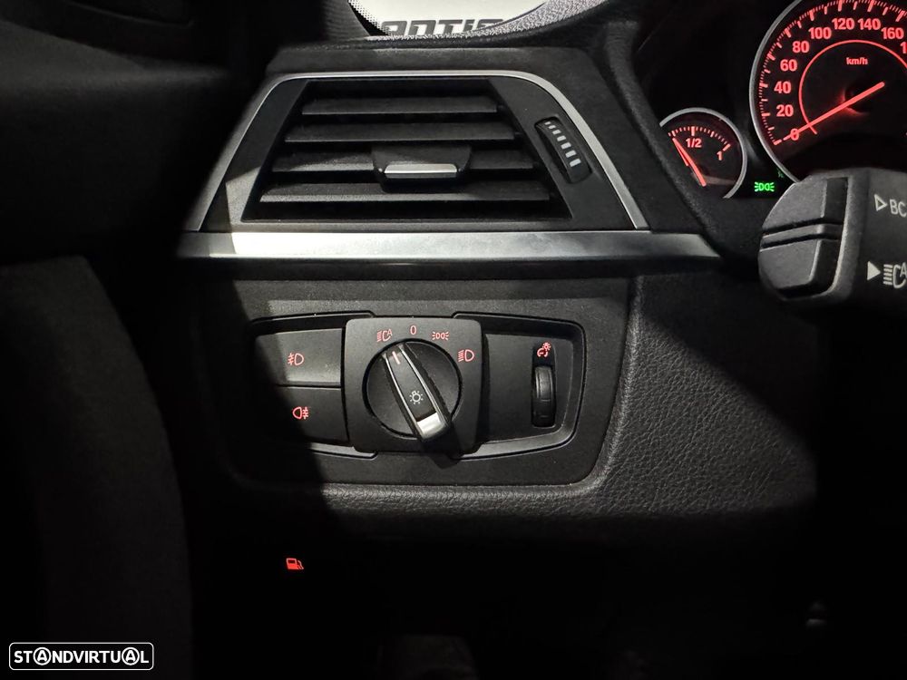 BMW 330 e iPerformance Pack M - 17