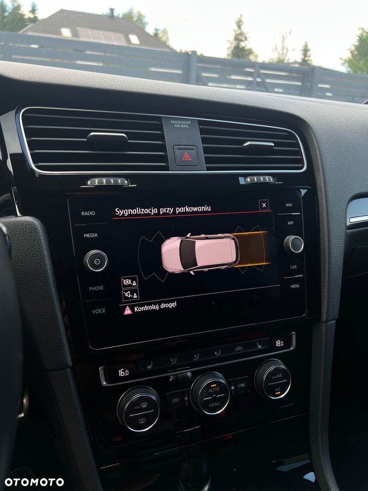 Volkswagen Golf - 22