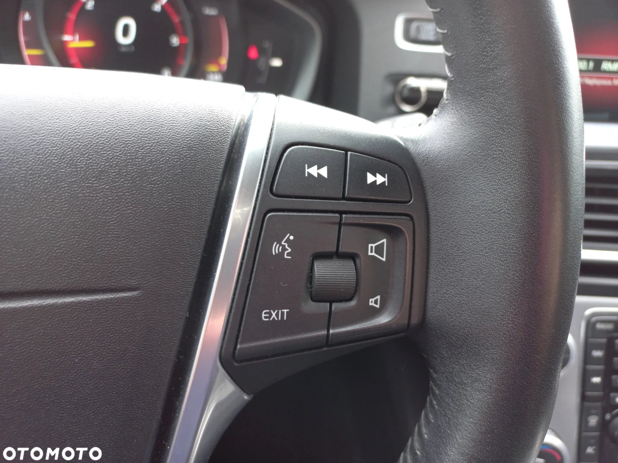 Volvo V60 D2 Drive-E R-Design Momentum - 25