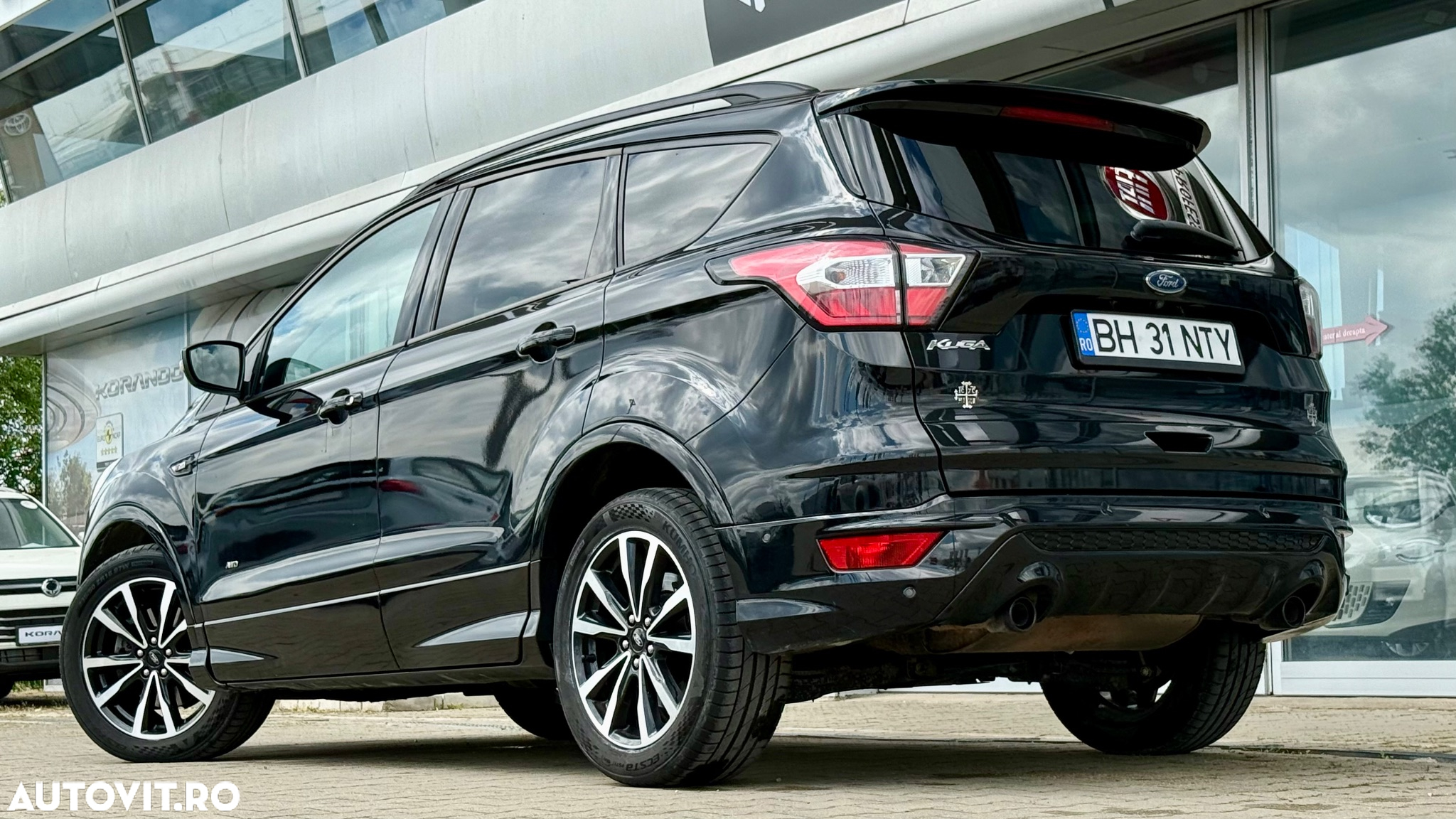 Ford Kuga 2.0 TDCi 4WD Powershift ST-Line - 32