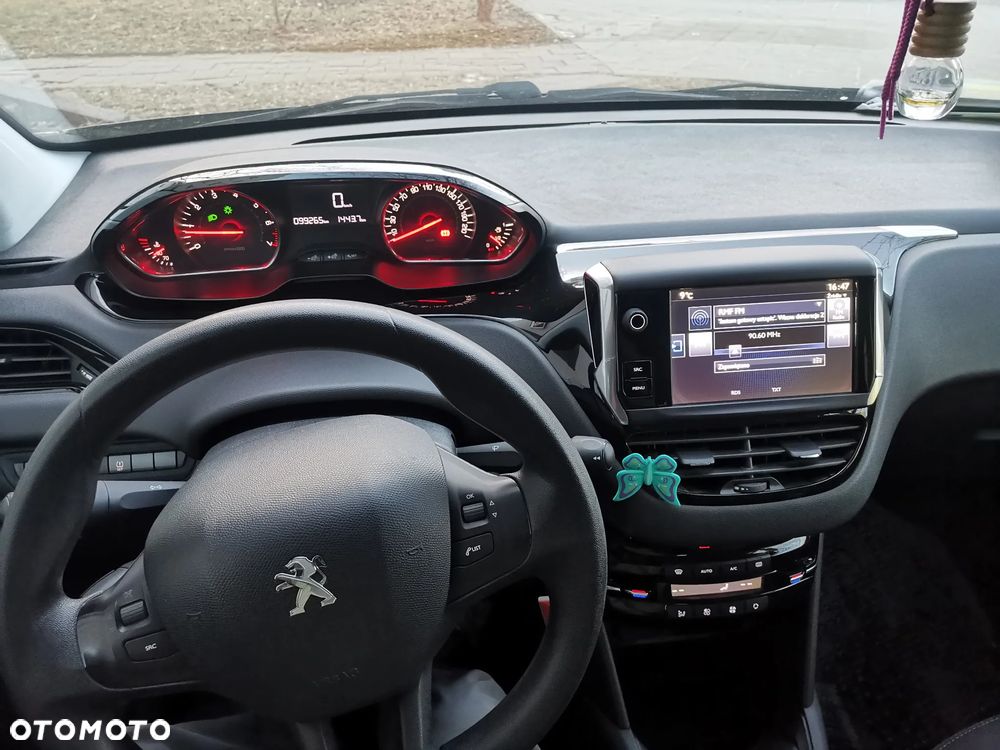 Peugeot 208 - 4