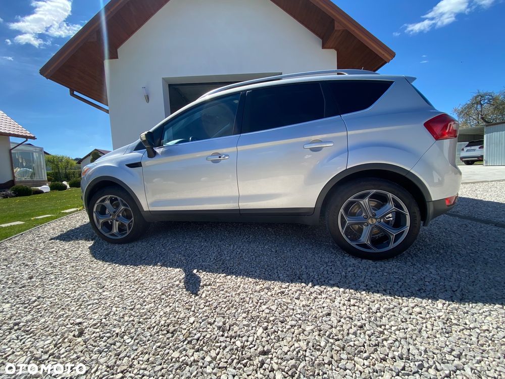 Ford Kuga 2.0 TDCi 2x4 Titanium - 10
