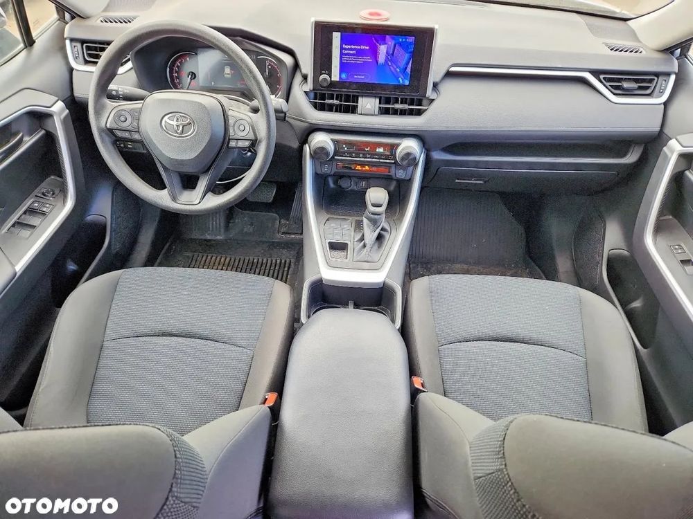 Toyota RAV4 - 8