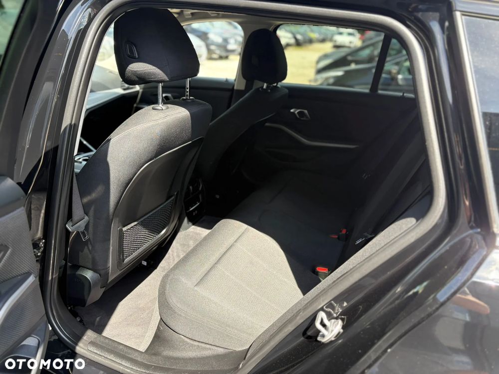 BMW Seria 3 318d - 20
