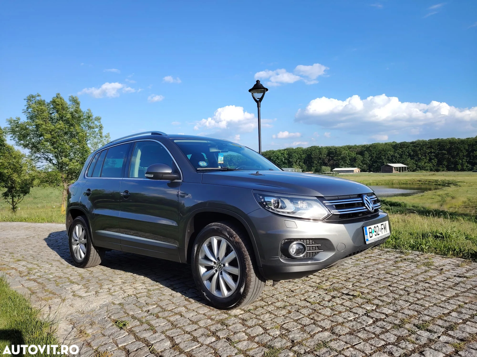 Volkswagen Tiguan - 2
