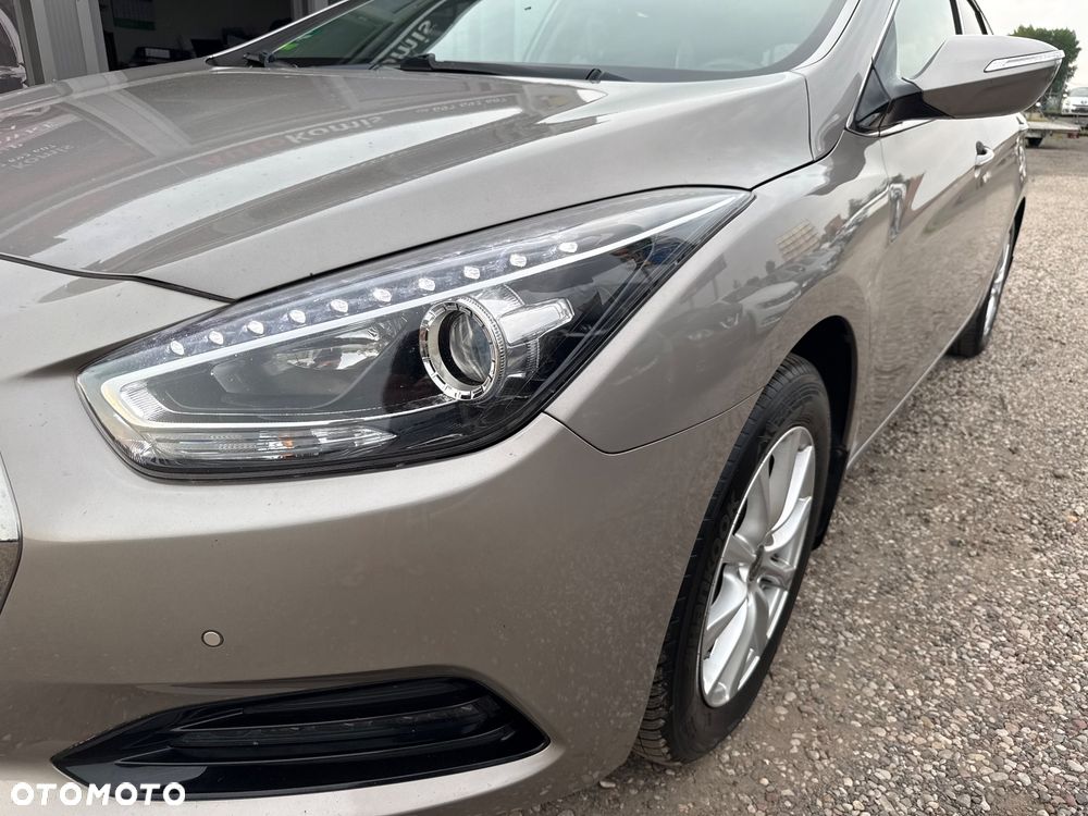 Hyundai i40 Kombi blue 1.6 Trend - 9