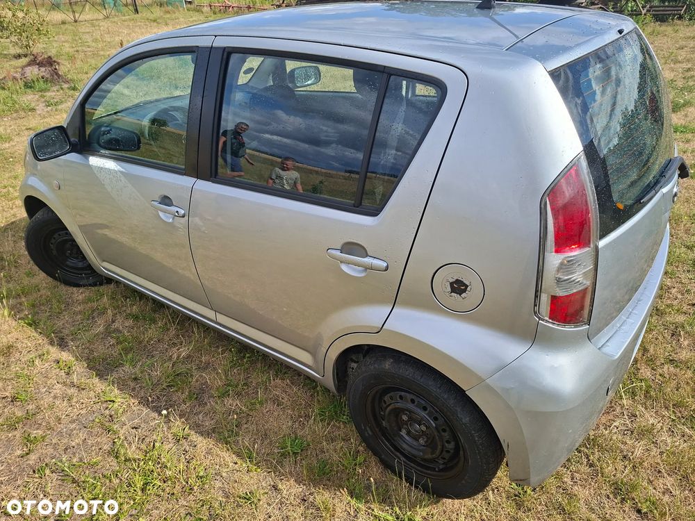 Daihatsu Sirion 1.0 - 5