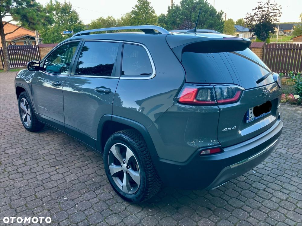 Jeep Cherokee - 4