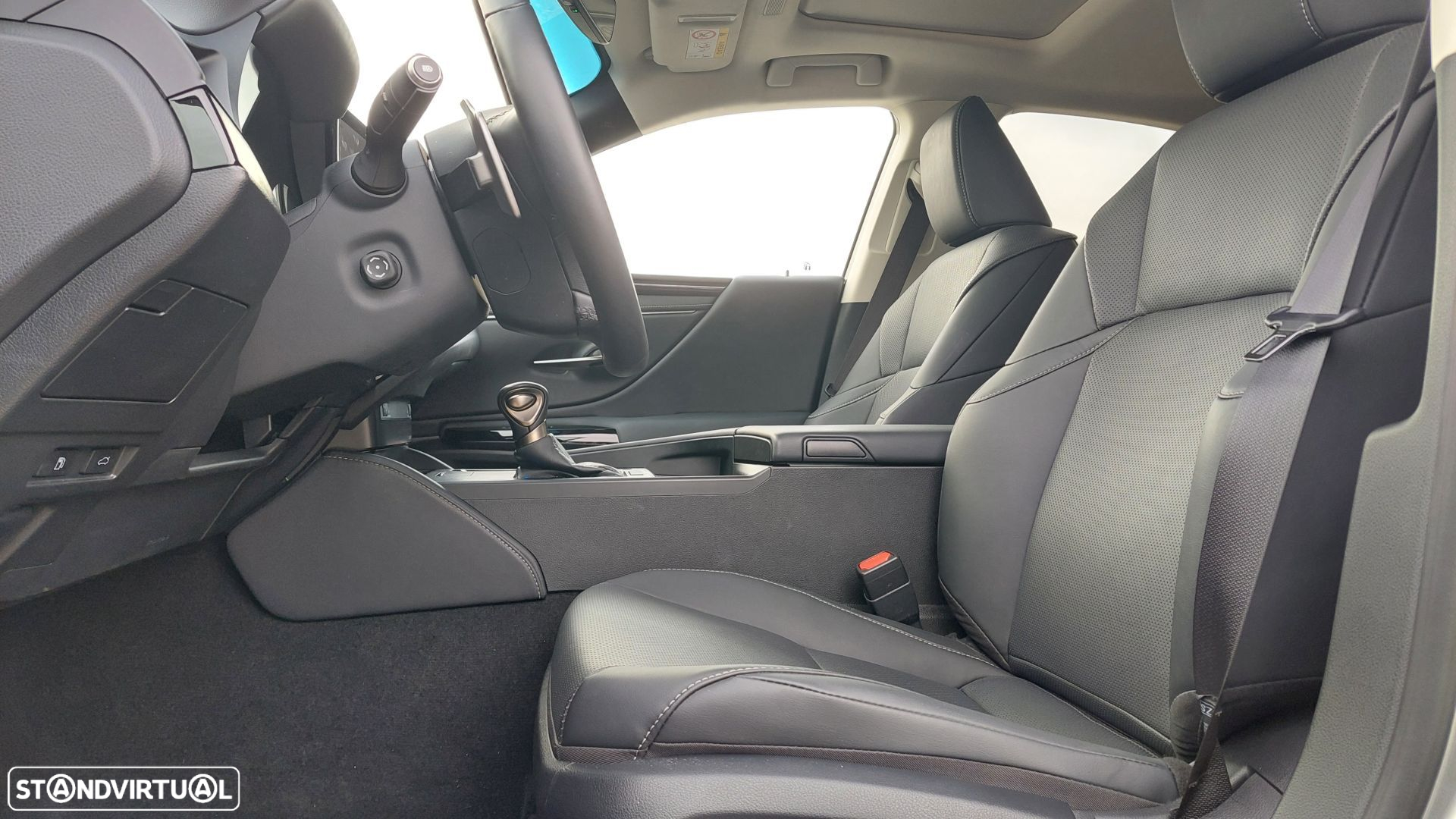 Lexus ES 300h Sport - 12
