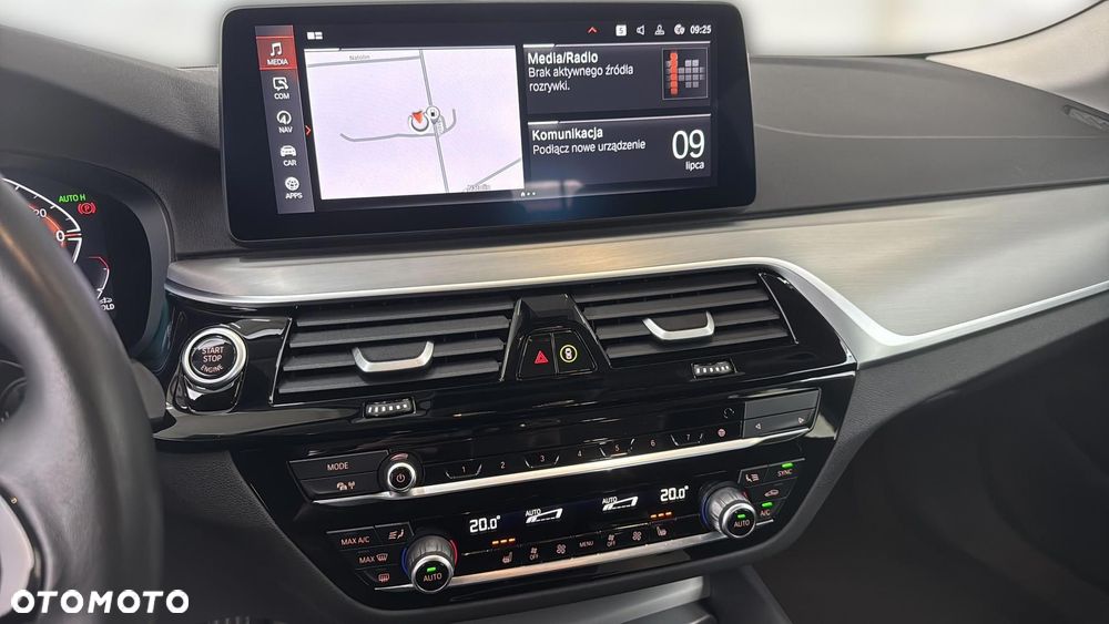 BMW Seria 5 530i xDrive mHEV - 21